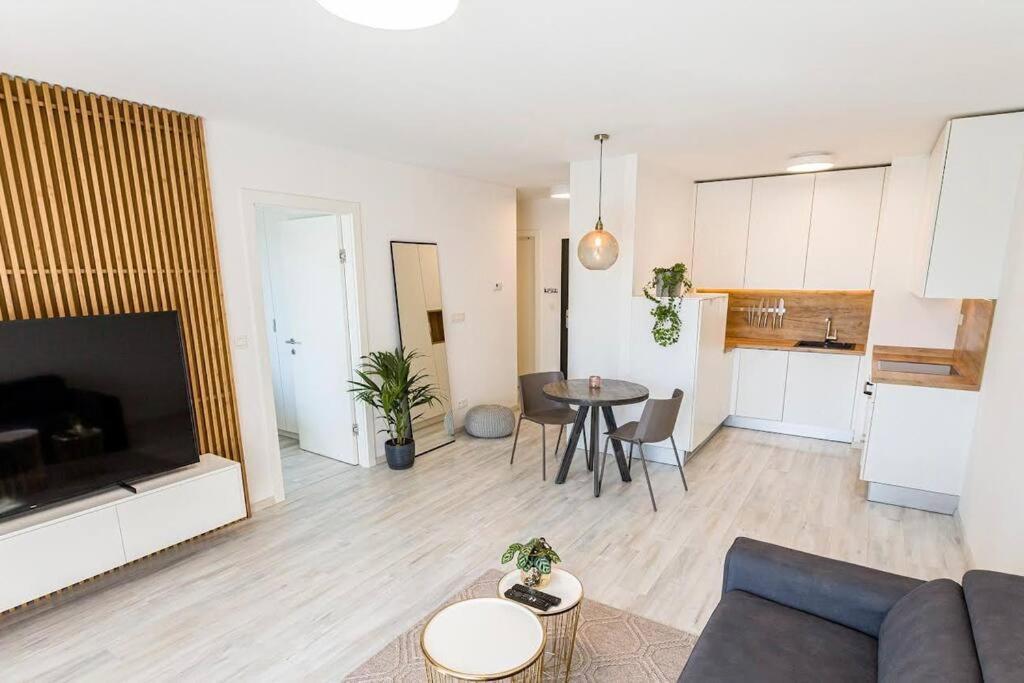 ברטיסלאבה Urban Apartment With Possibility Of Parking מראה חיצוני תמונה